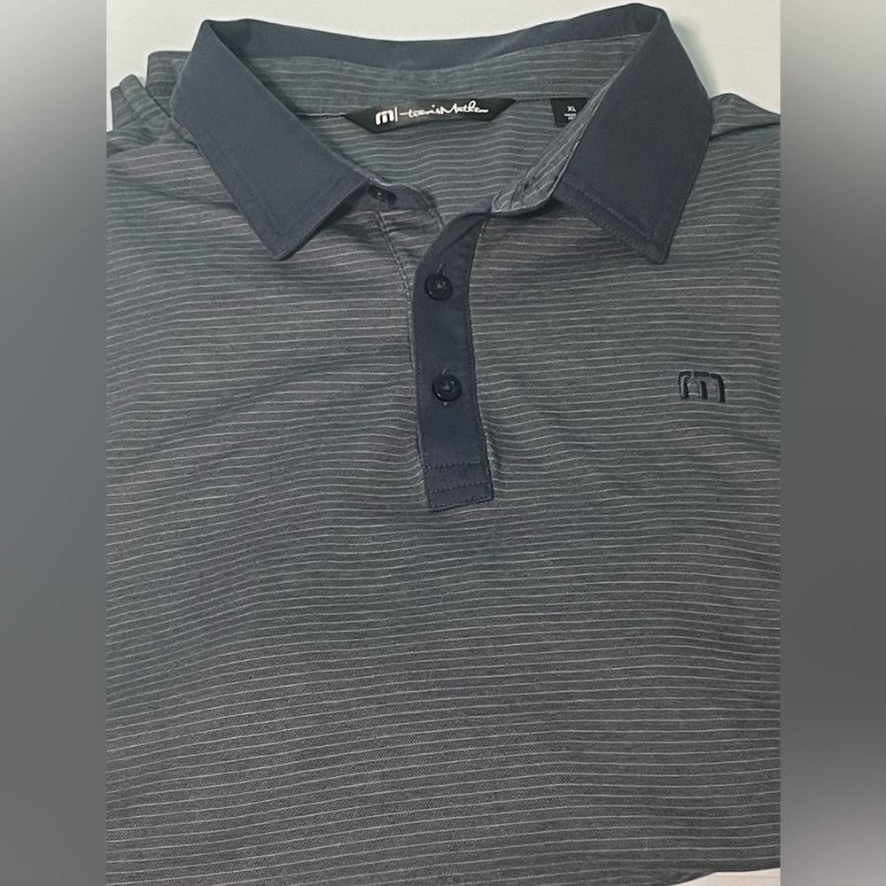Travis Mathew Polo Mens XL Golf Shirt Polyester Cotton Knit Logo Gray